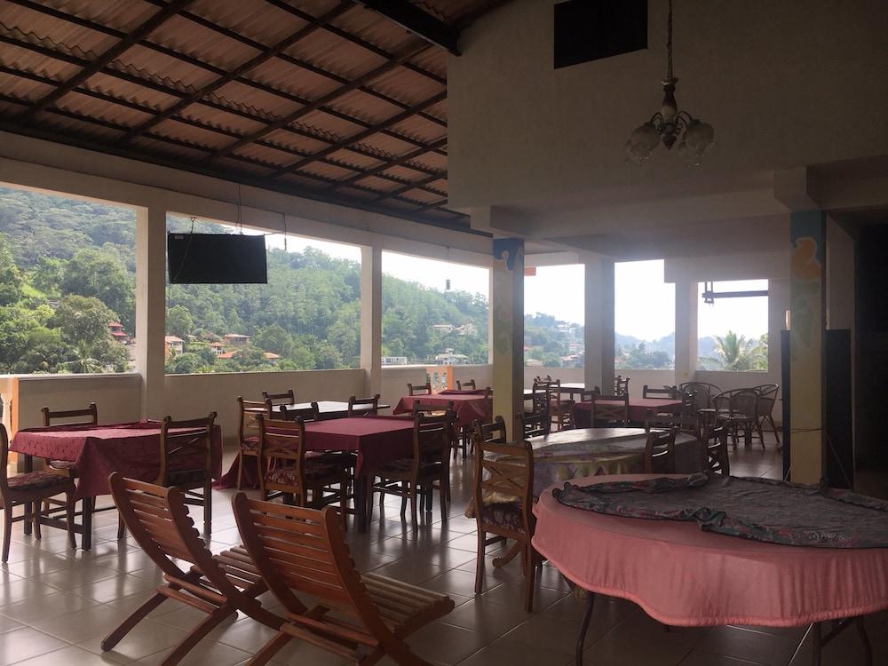 Majestic Tourist Hotel Kandy Exterior foto