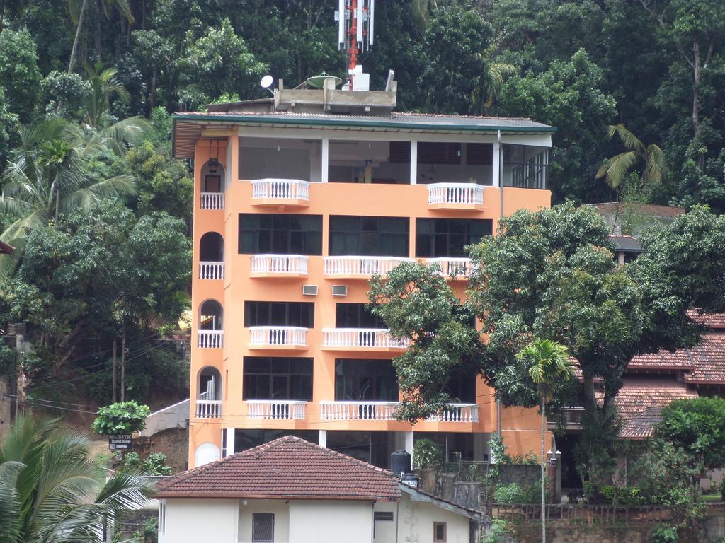 Majestic Tourist Hotel Kandy Exterior foto