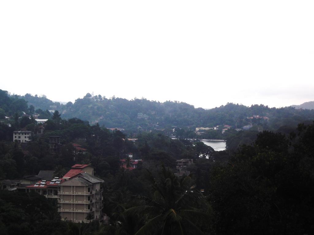 Majestic Tourist Hotel Kandy Exterior foto